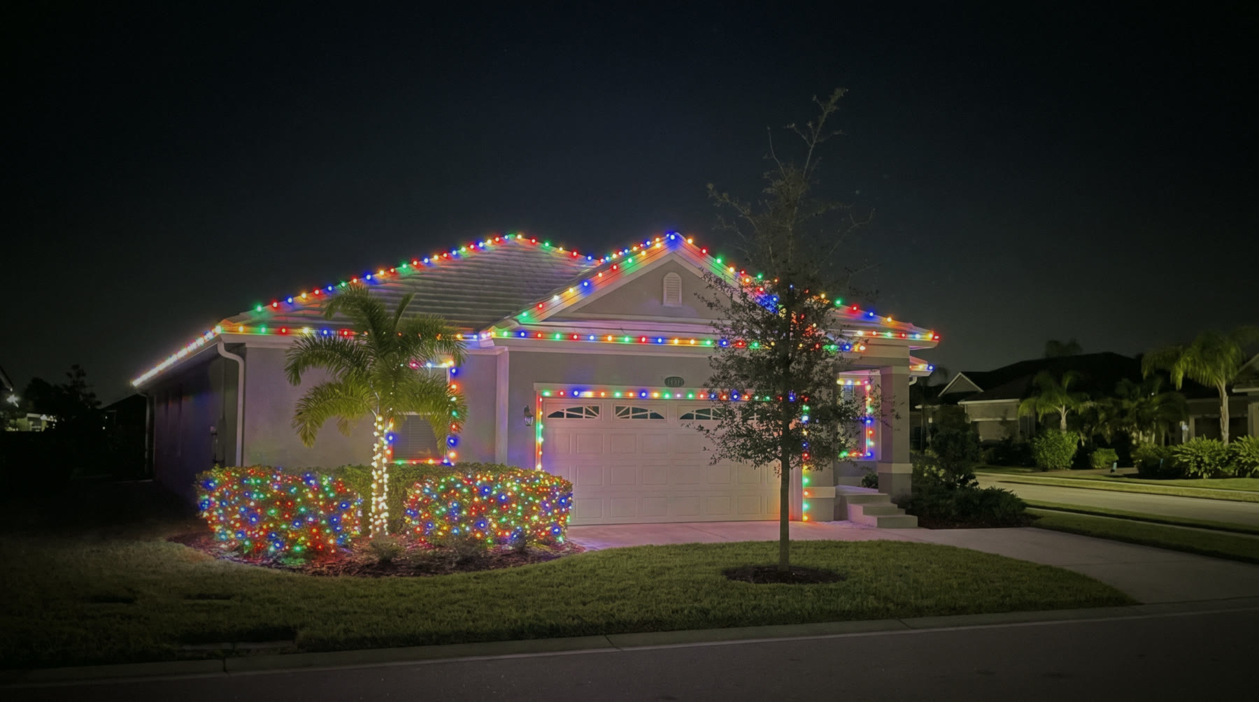 New-build villa: Multicolour C9, windows, shrub nets - Christmas lighting design reference
